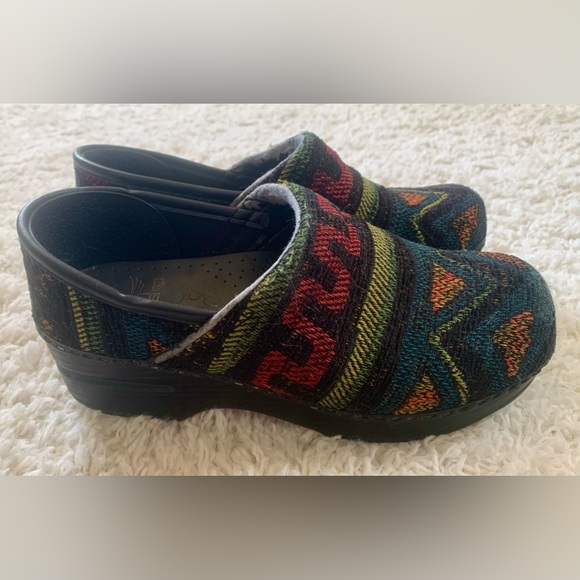 Dansko shoe 36 tapestry black embroidered aztec euc vibrant cleaned professional - Picture 3 of 5